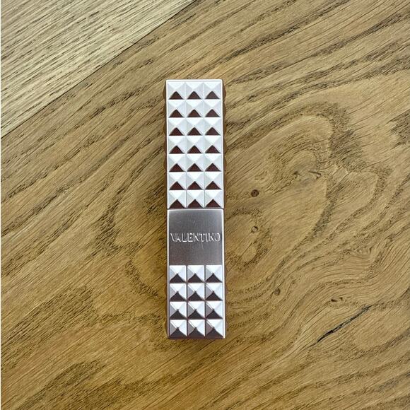 Valentino Hydrating Lip Balm Spike Disco Shade 199A Bold Brown - Picture 1 of 4